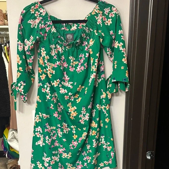Vince Camuto Emerald Green Dress with Floral Accents - Picture 1 of 5